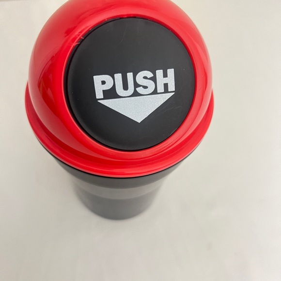 New Plastic Car Cup holder Garbage Can. Portable Trash Can for car, Office (Red) - Picture 9 of 11